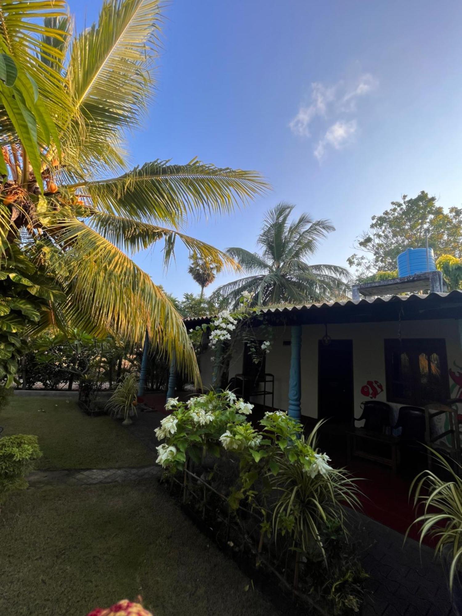 Lobster Inn Trincomalee Dış mekan fotoğraf