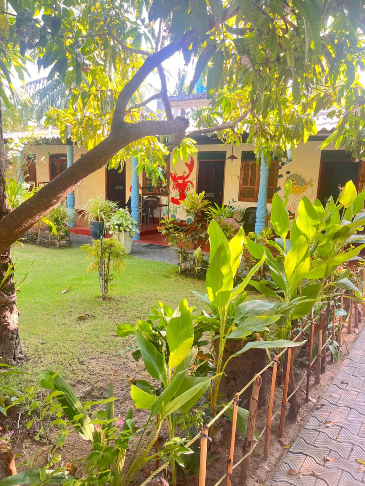 Lobster Inn Trincomalee Dış mekan fotoğraf