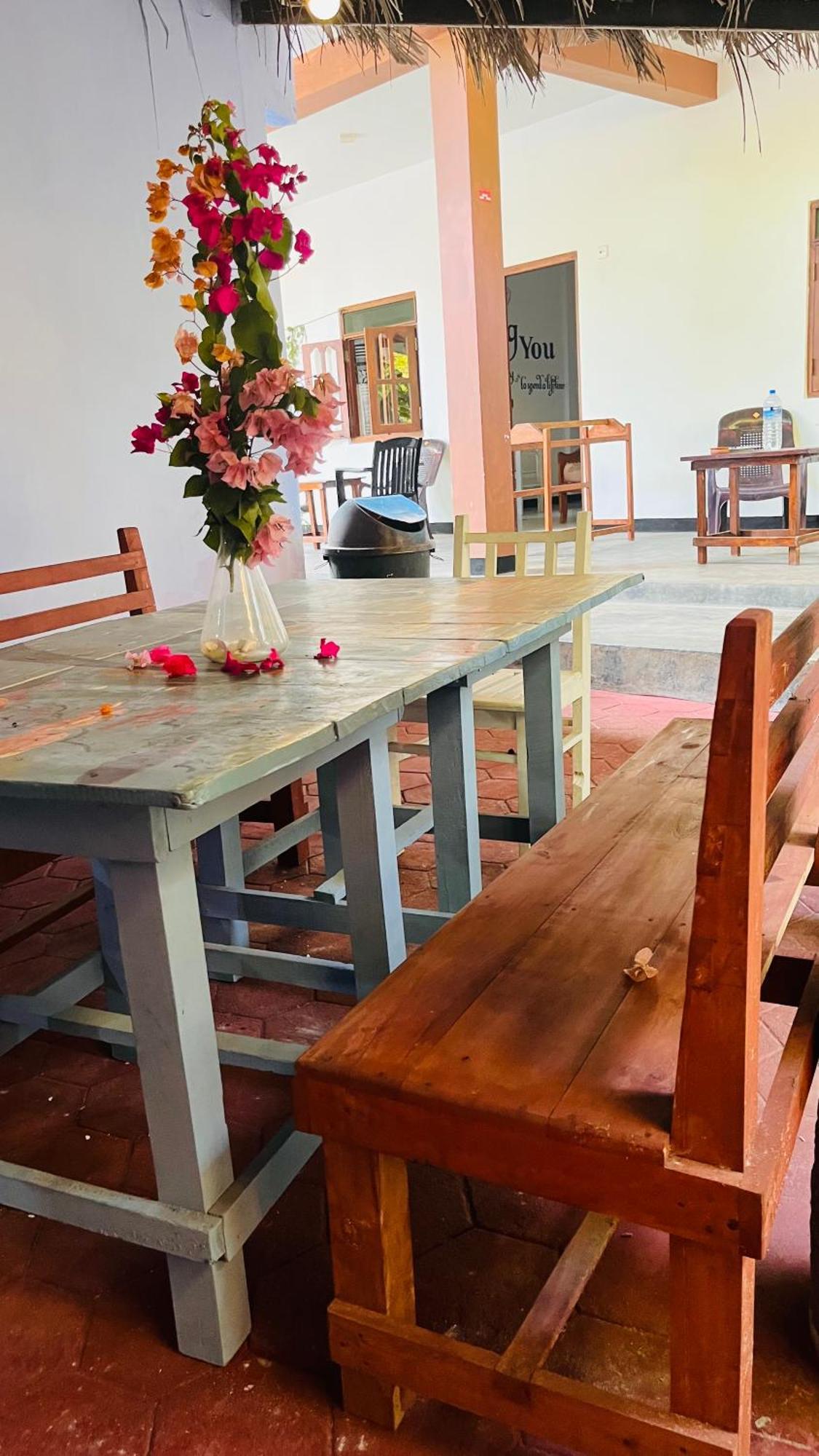 Lobster Inn Trincomalee Dış mekan fotoğraf