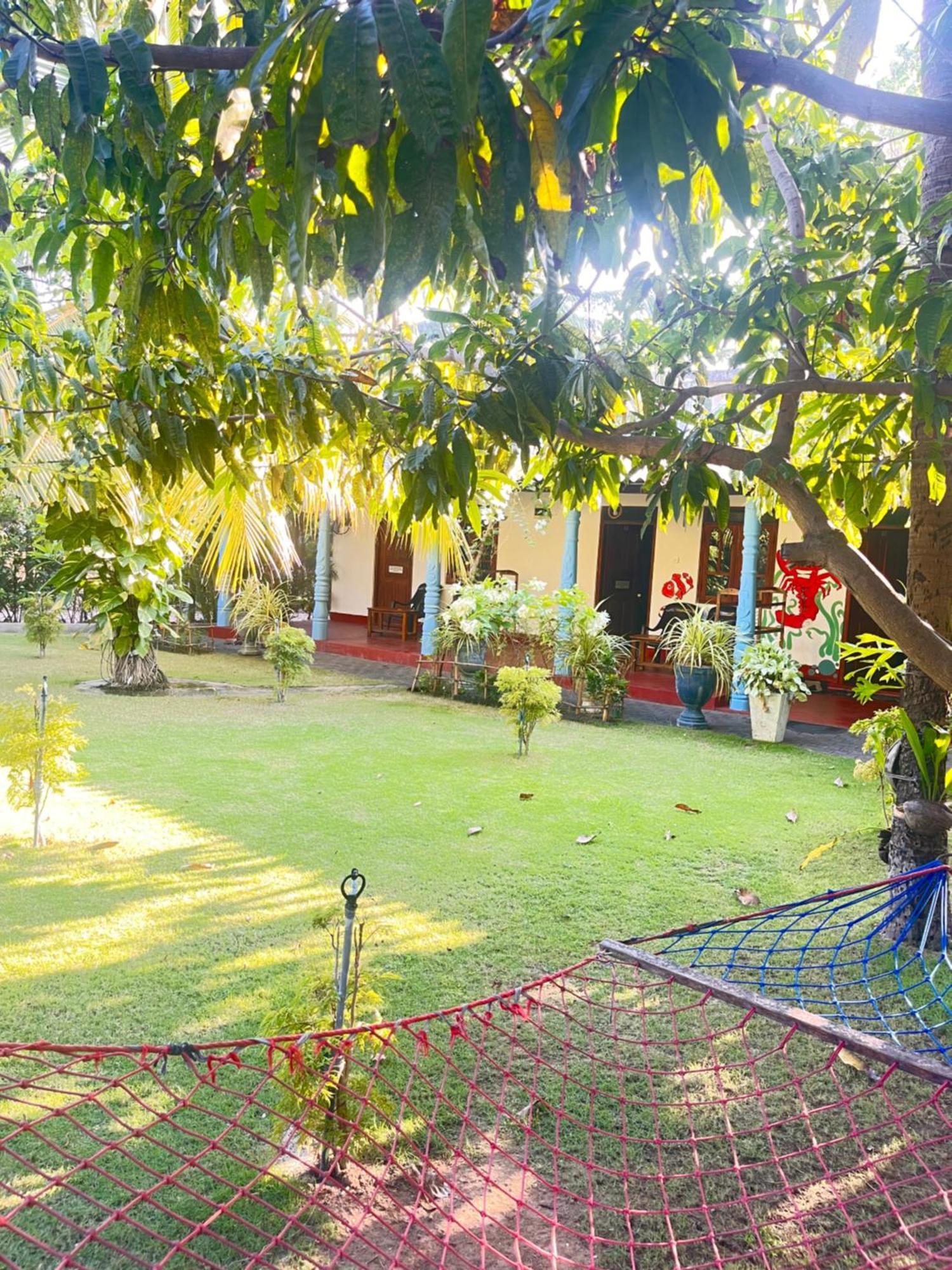 Lobster Inn Trincomalee Dış mekan fotoğraf