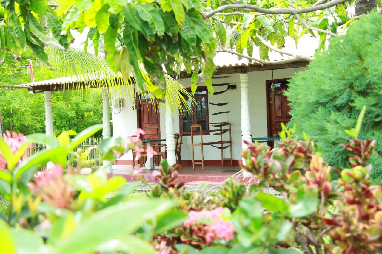 Lobster Inn Trincomalee Dış mekan fotoğraf