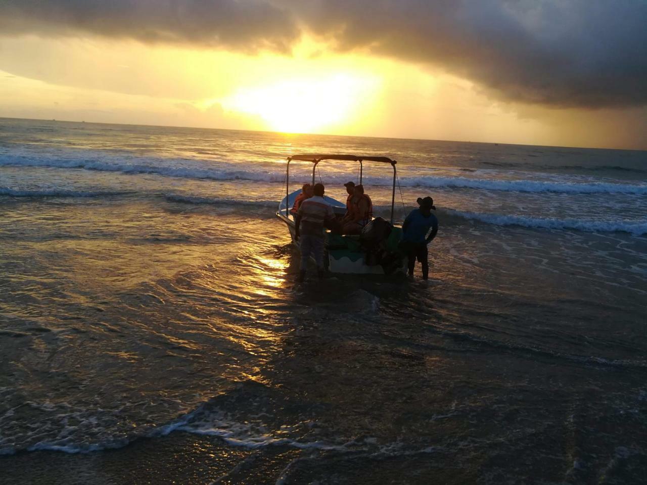 Lobster Inn Trincomalee Dış mekan fotoğraf